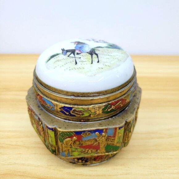 Vintage Chinese Brass Handpainted Snuff or Tea Cloisonne Figural Art Trinket Box - Picture 1 of 16